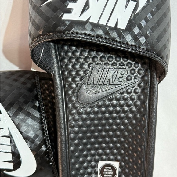 Nike Women’s Slides Sandals BENASSI JDI Black/White Classic NWT Size 11 - Picture 5 of 10